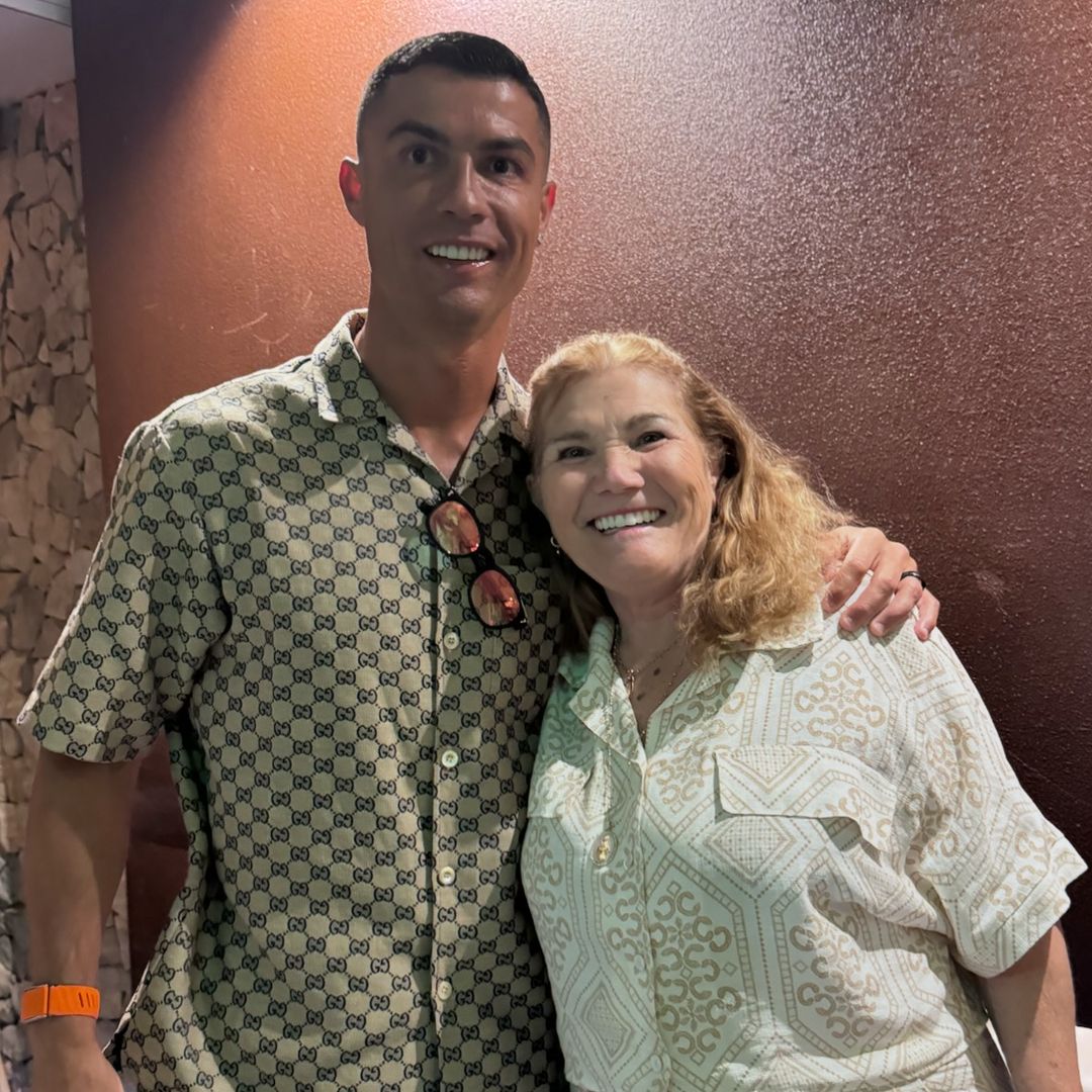 Cristiano Ronaldo e Georgina num encontro familiar em Portugal. A família do futebolista encontrou com a mãe e as irmãs do craque