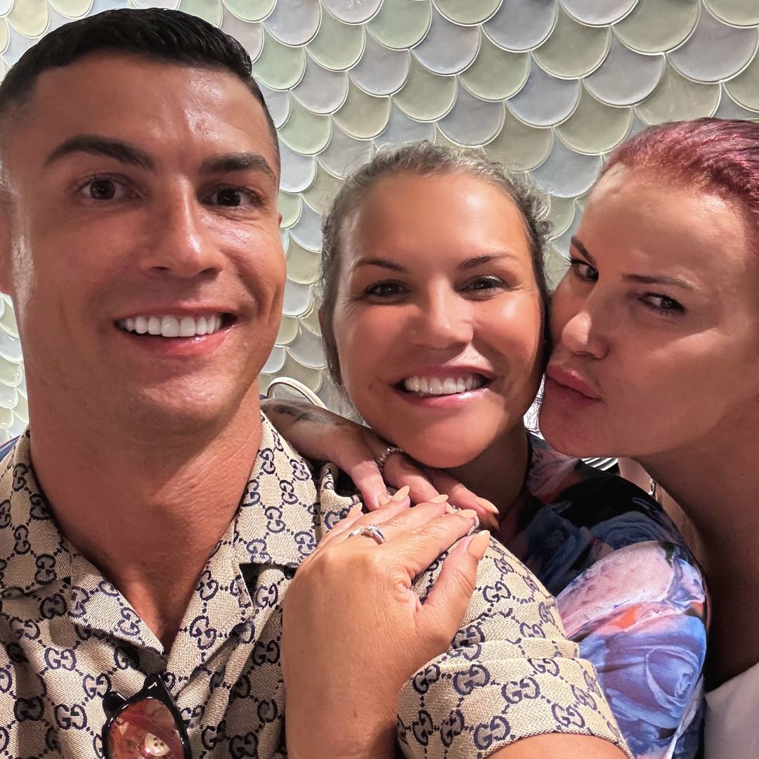 Cristiano Ronaldo e Georgina num encontro familiar em Portugal. A família do futebolista encontrou com a mãe e as irmãs do craque