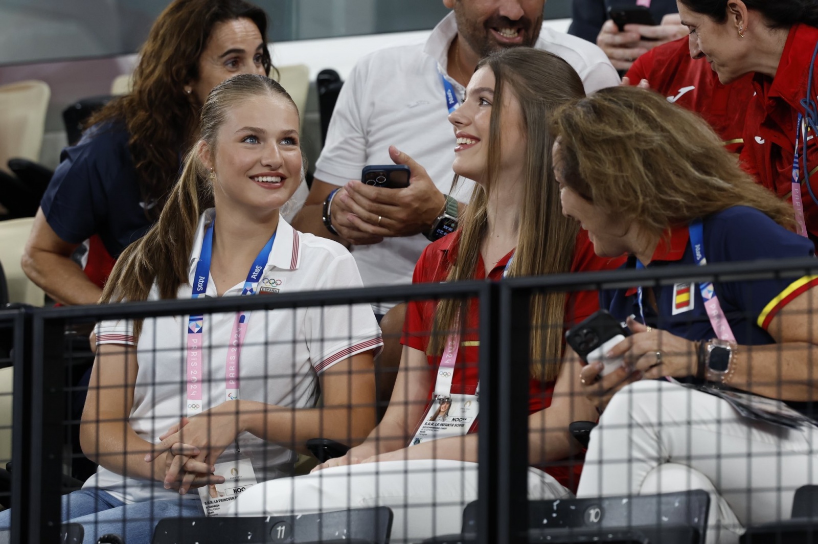 Princesas Leonor e Sofia assistem aos jogos olímpicos em Paris. As filhas dos monarcas mostraram apoio aos atletas espanhóis.