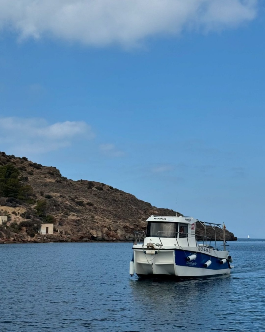 Victoria de Marichalar mergulhou com jamantas nas Maldivas. A sobrinha do rei espanhol esteve por quase três semanas na ilha paradisíaca.