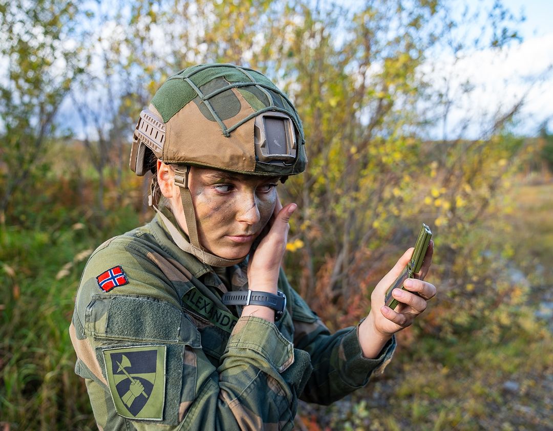 A princesa da Noruega na pele da soldado de engenharia Ingrid Alexandra 