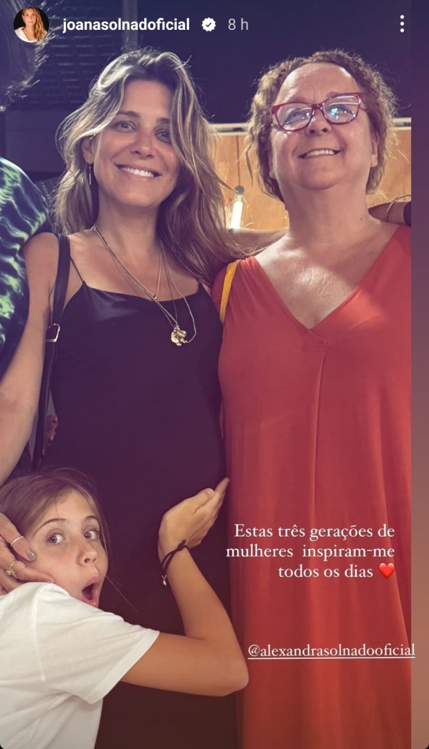 Numa rara foto com a mãe e a filha mais velha, Joana Solnado exibe a sua gravidez