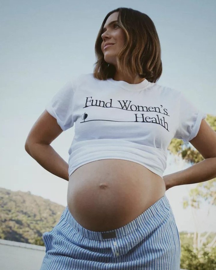 Mandy Moore já foi mãe pela terceira vez