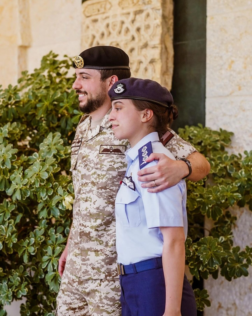 Princesas Salma e Iman da Jordânia recebem homenagens de aniversário