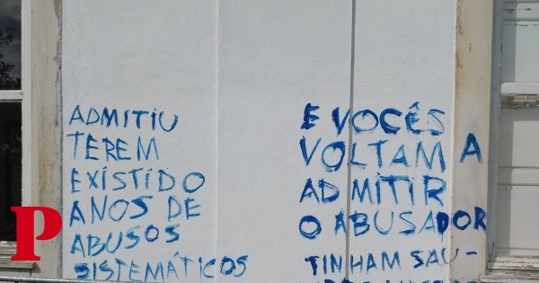 Novo graffiti no CES critica: “Vocês voltam a admitir o abusador”