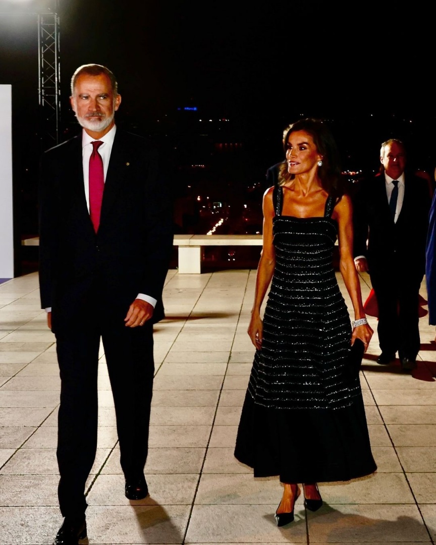 Letizia estreia vestido de noite com cristais