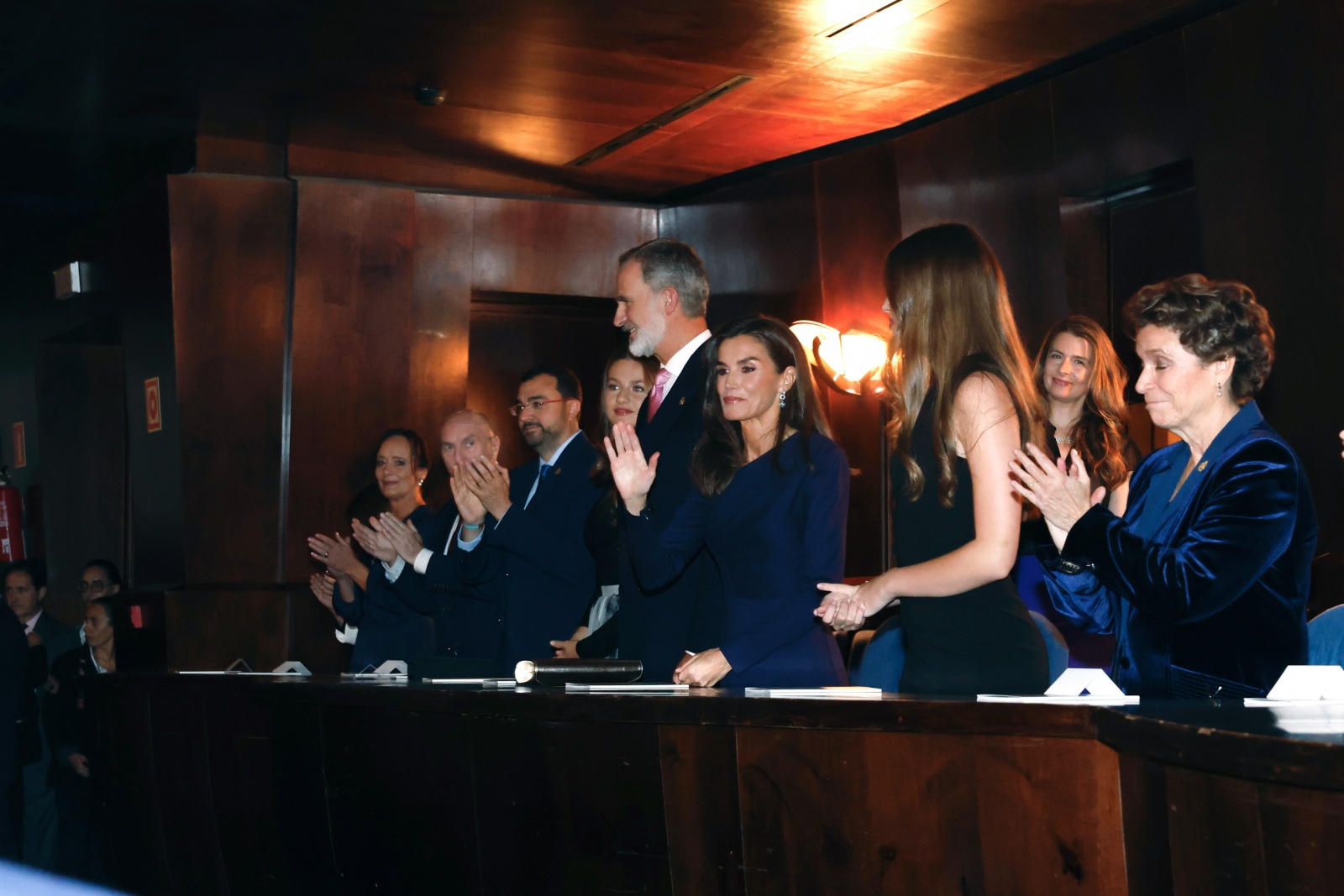 As escolhas de Letizia, Leonor e Sofia para assistir tradicional concerto do Prémio Princesa das Astúrias