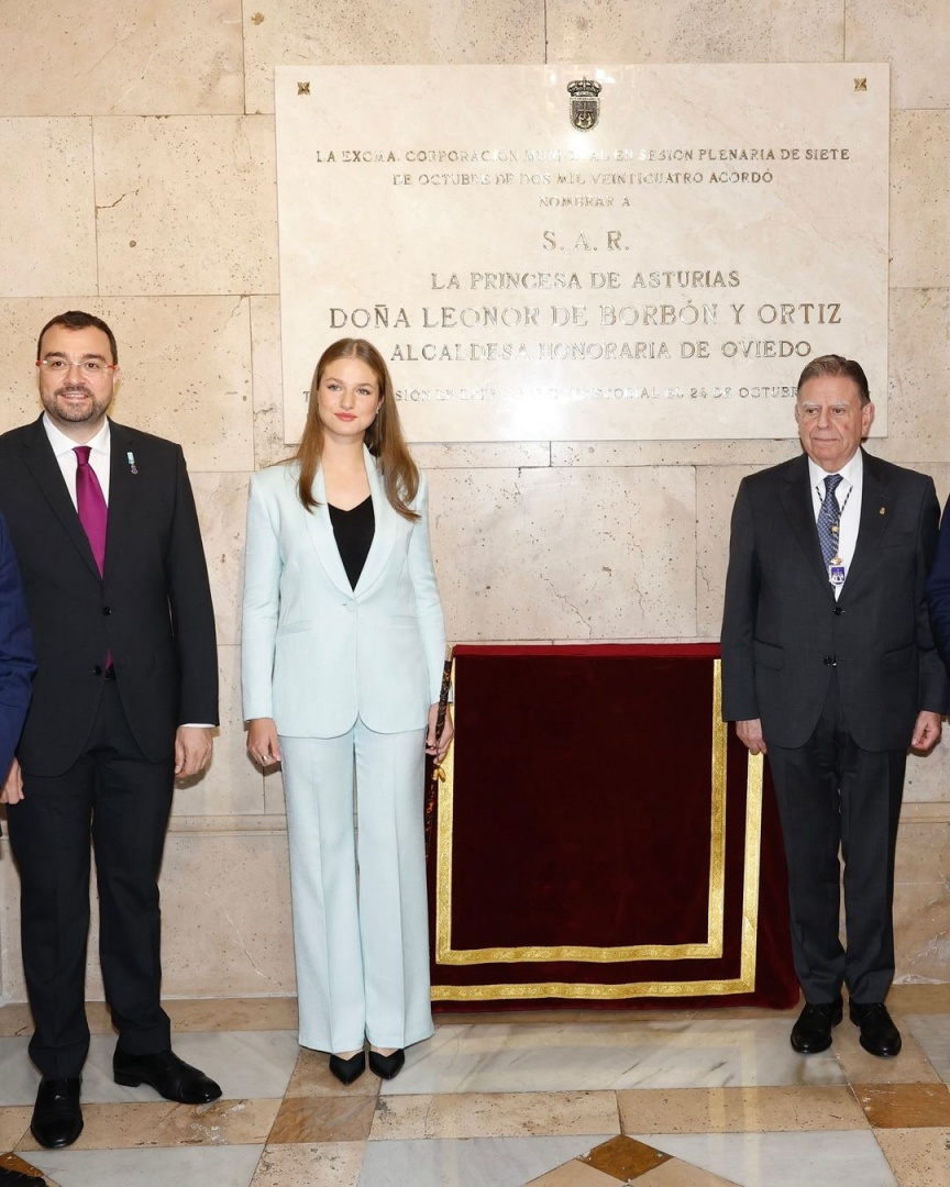 Em Oviedo, a princesa Leonor dedica distinção à mãe e à avó materna, a jornalista Menchu ​​​​Álvarez del Valle