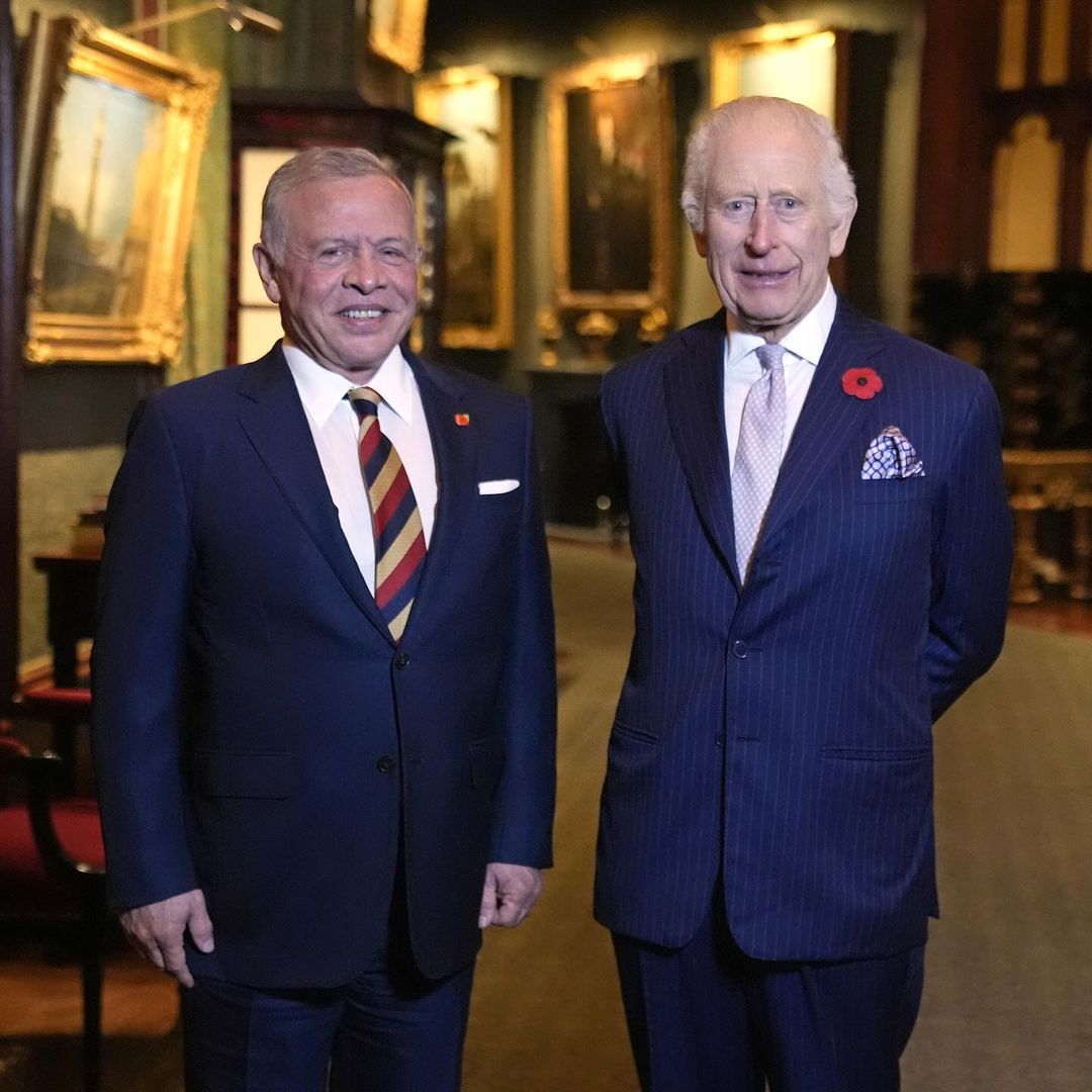 Rei Carlos III de Inglaterra recebe o rei Abdullah II da Jordânia