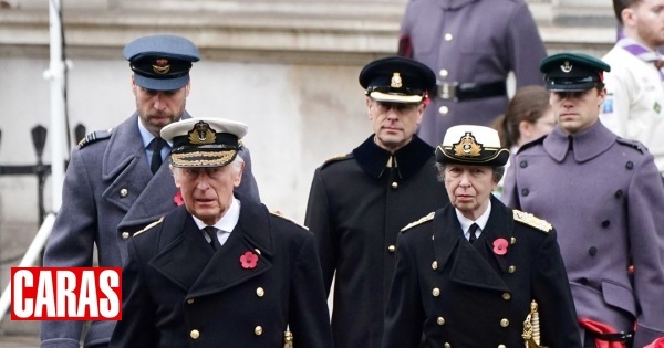 Família real britânica reunida para o Dia do Armistício