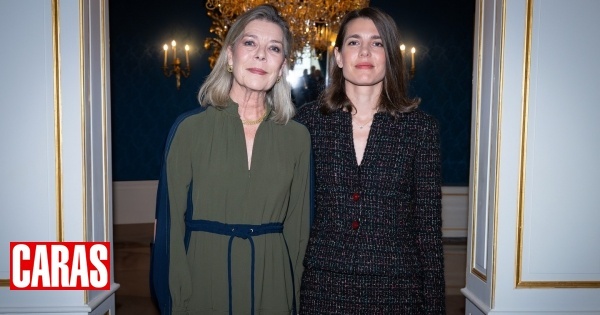 Charlotte Casiraghi condecorada pela mãe, a princesa Carolina do Mónaco