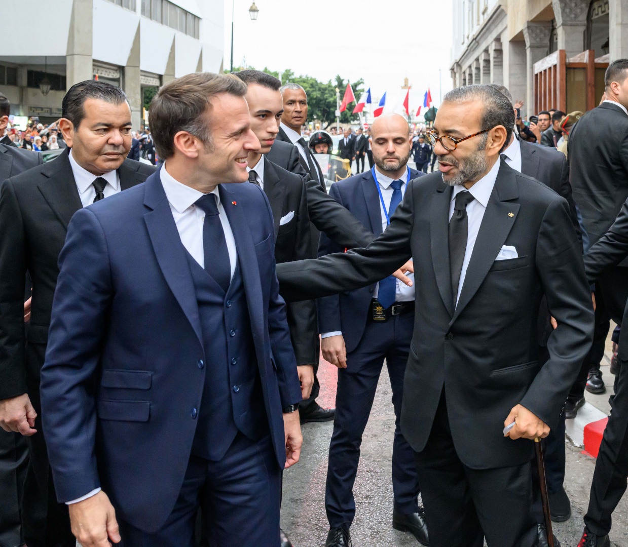 Rei Mohamed VI de Marrocos passeia com os filhos por Paris