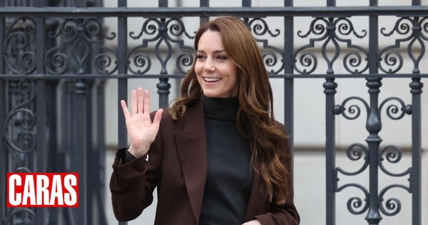 Kate Middleton acompanha visita escolar e diverte-se entre os mais novos