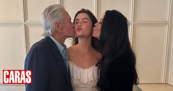 Michael Douglas e Catherine Zeta-Jones na graduação da filha, Carys